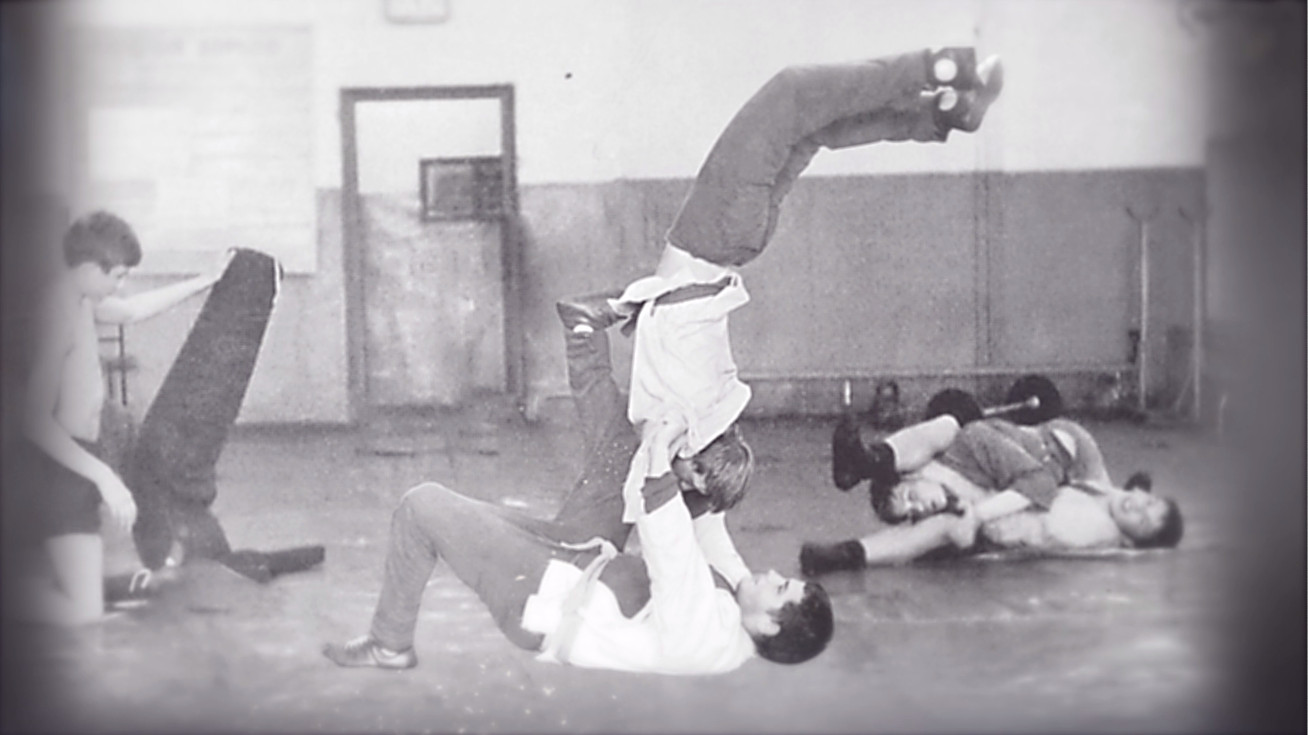 Εντυπωσιακές εικόνες από την άγνωστη καριέρα του Πούτιν ως κασκαντέρ στα studio της Lenfilm (βίντεο)